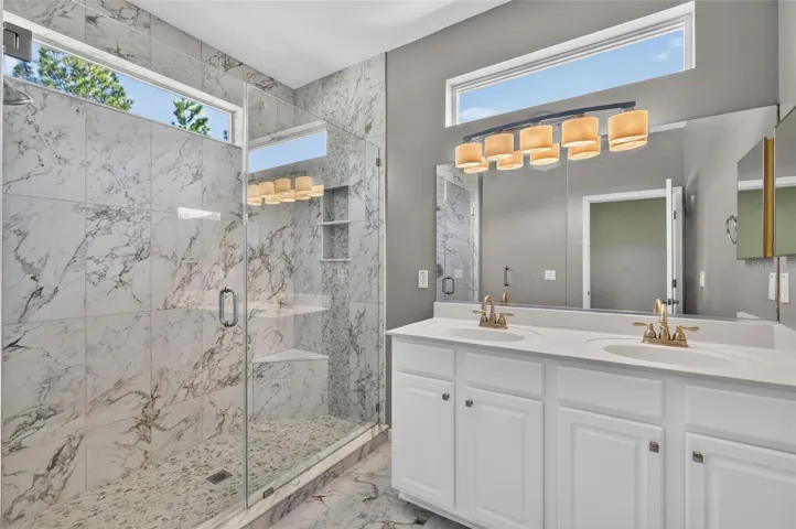 Private En Suite With Beautiful Tile