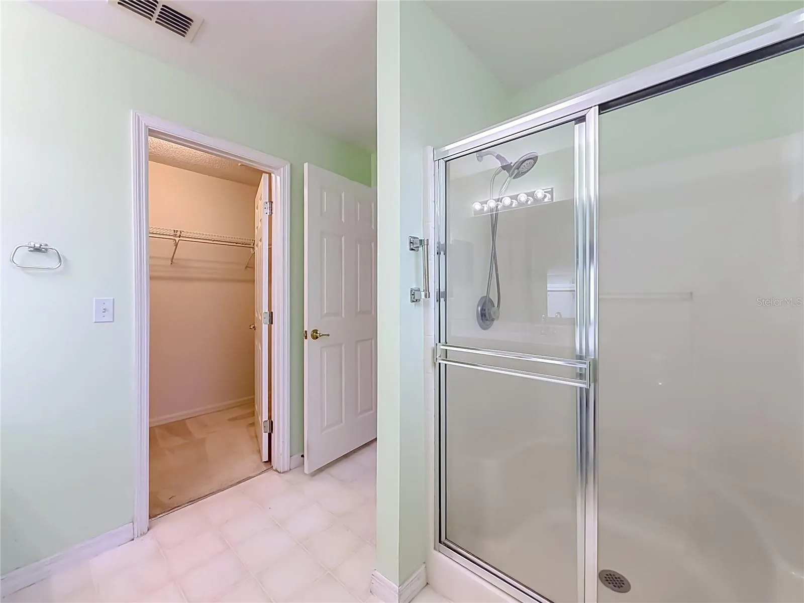 Primary shower