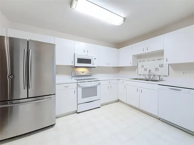Light and bright kitchen