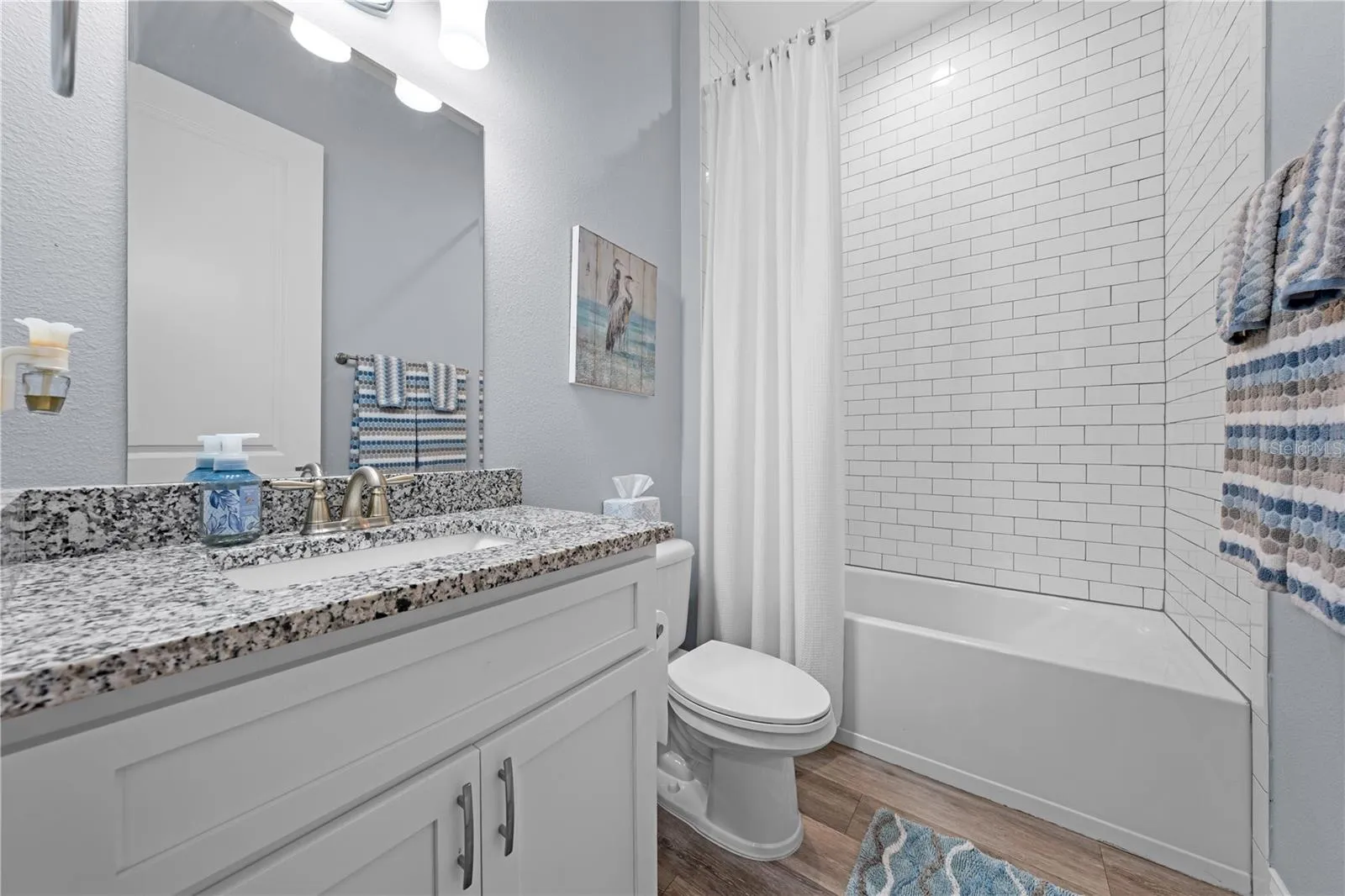 Bathroom 3 with granite countertops, single vanity and shower/tub.