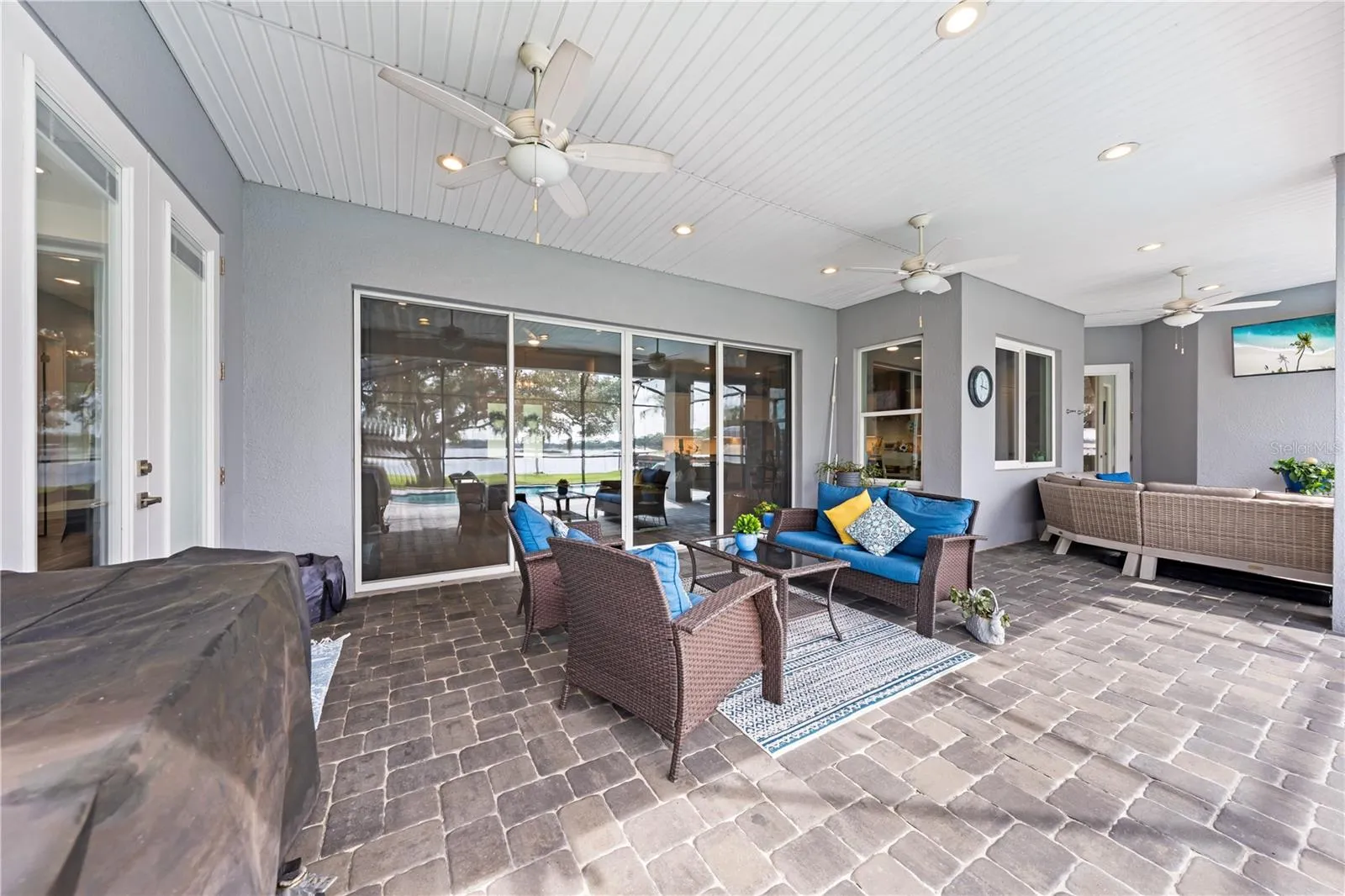 Large covered lanai perfect for entertaining