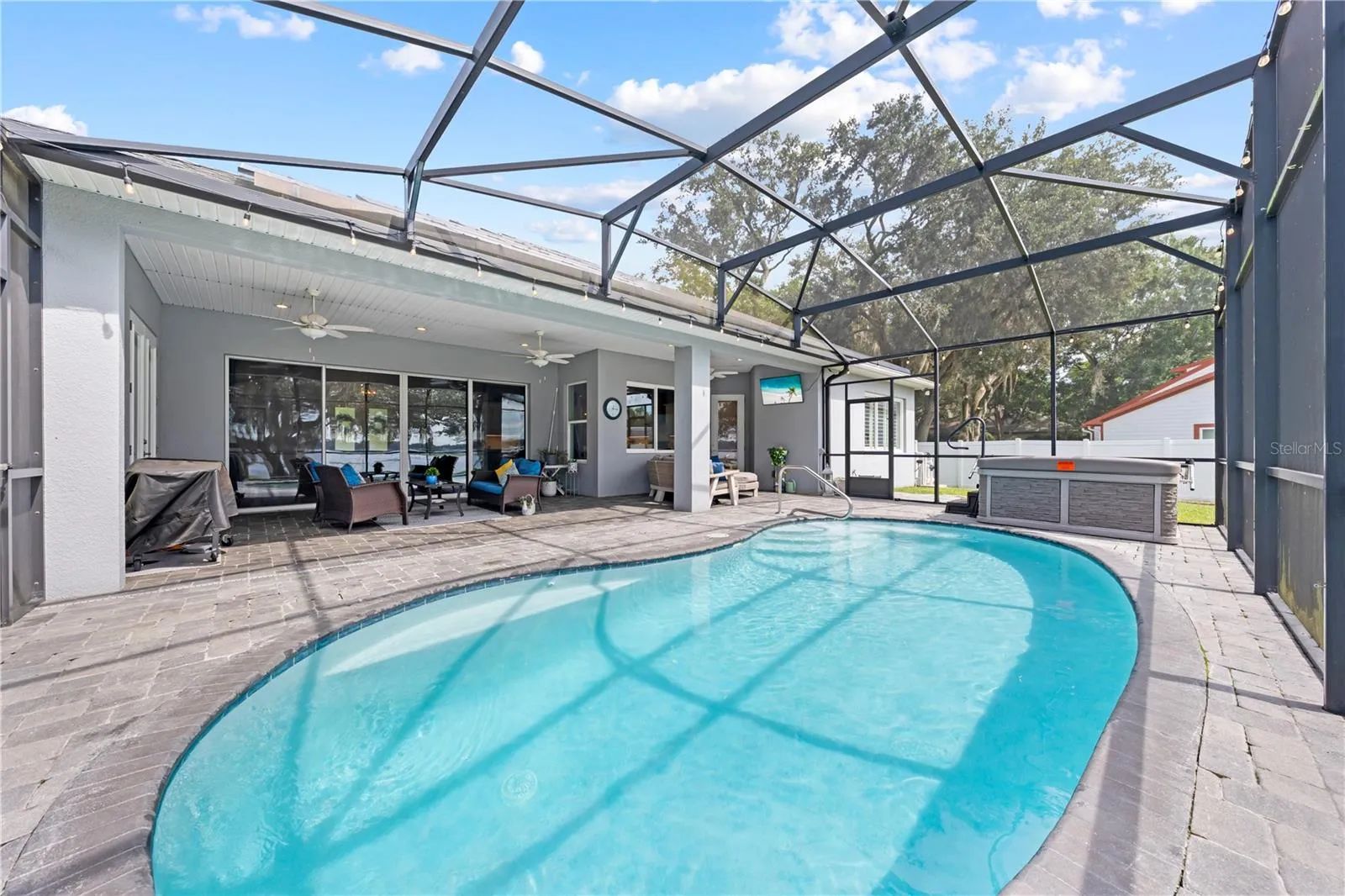 Chlorine pool heated with electric and jacuzzi