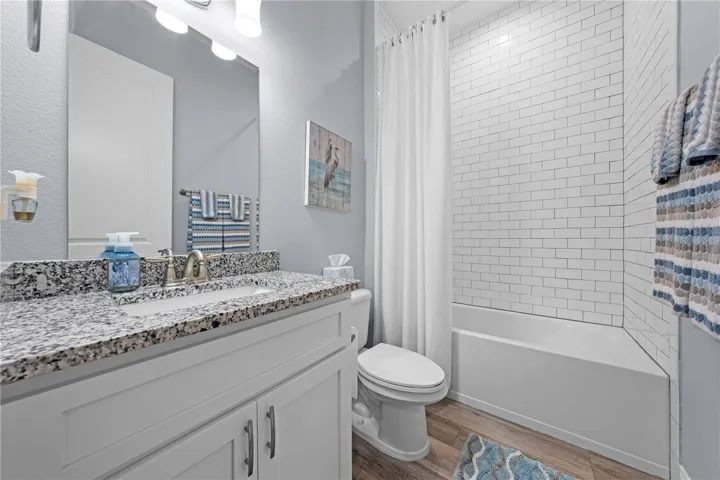 Bathroom 3 with granite countertops, single vanity and shower/tub.