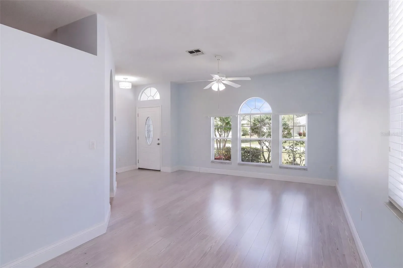 Living Room/Flex Space