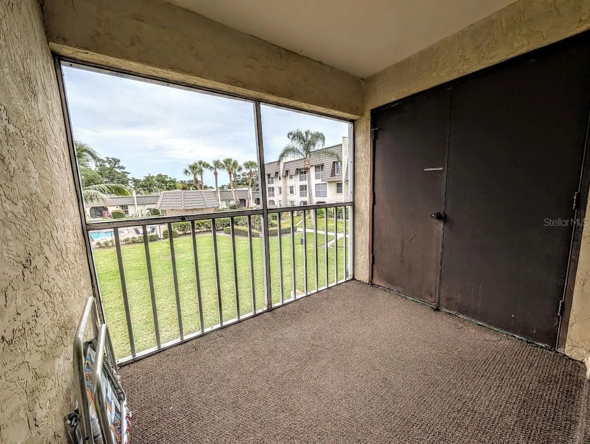 Screened lanai with laundry closet