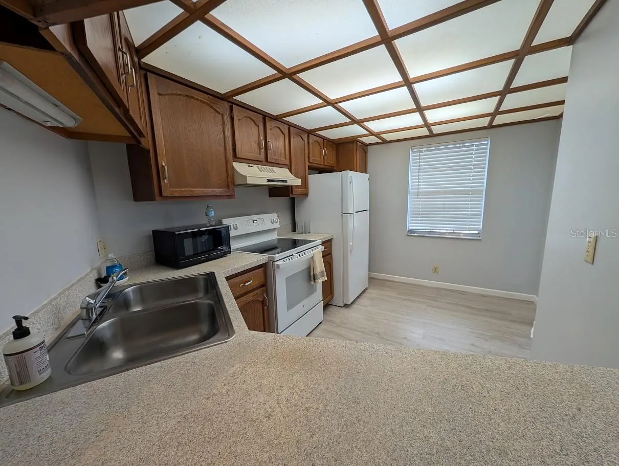 Kitchen with eat in area