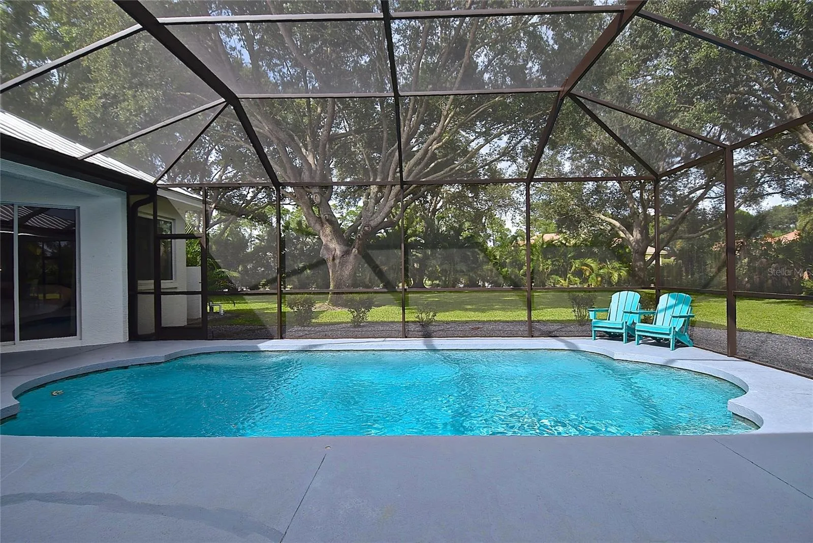 Pool reverse view