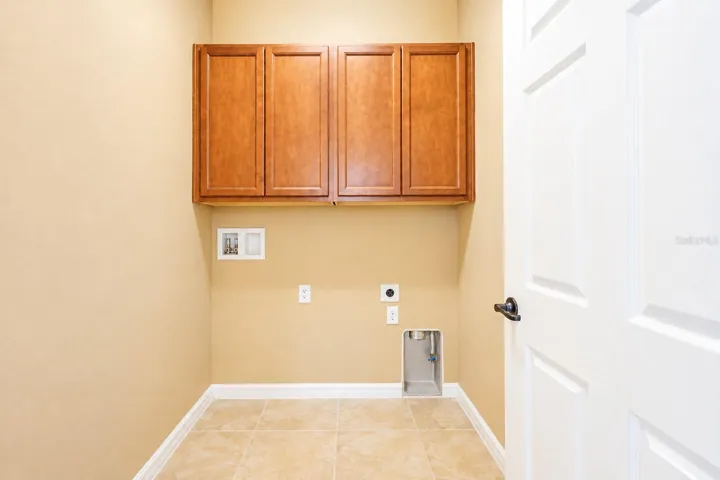 Laundry room - Gas Dryer hook up