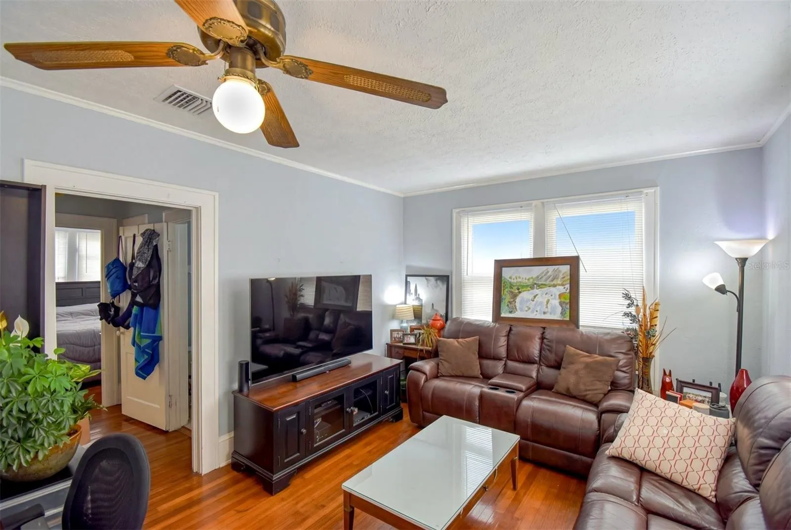 Living room, hardwood floors