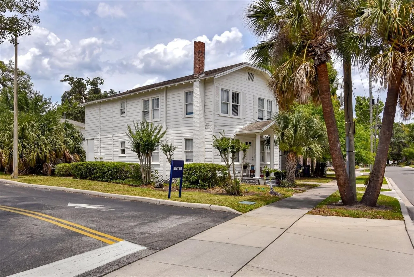 117 Annie St, 1930 two-story, two 2BR/2BA flats