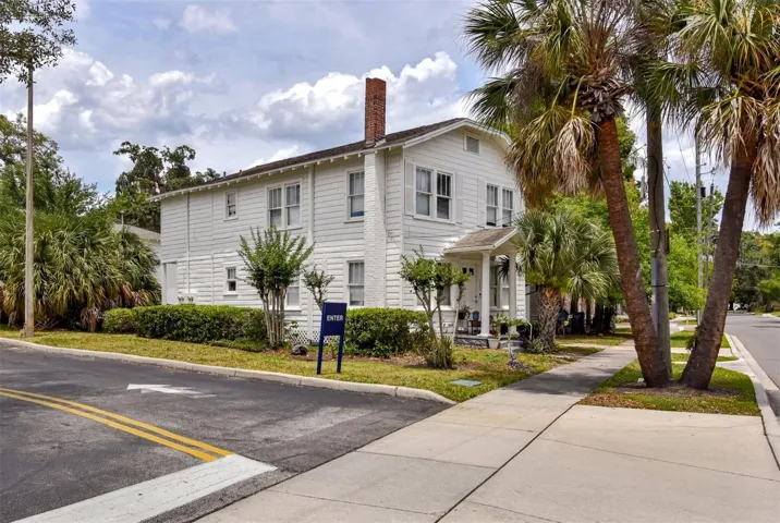 117 Annie St, 1930 two-story, two 2BR/2BA flats
