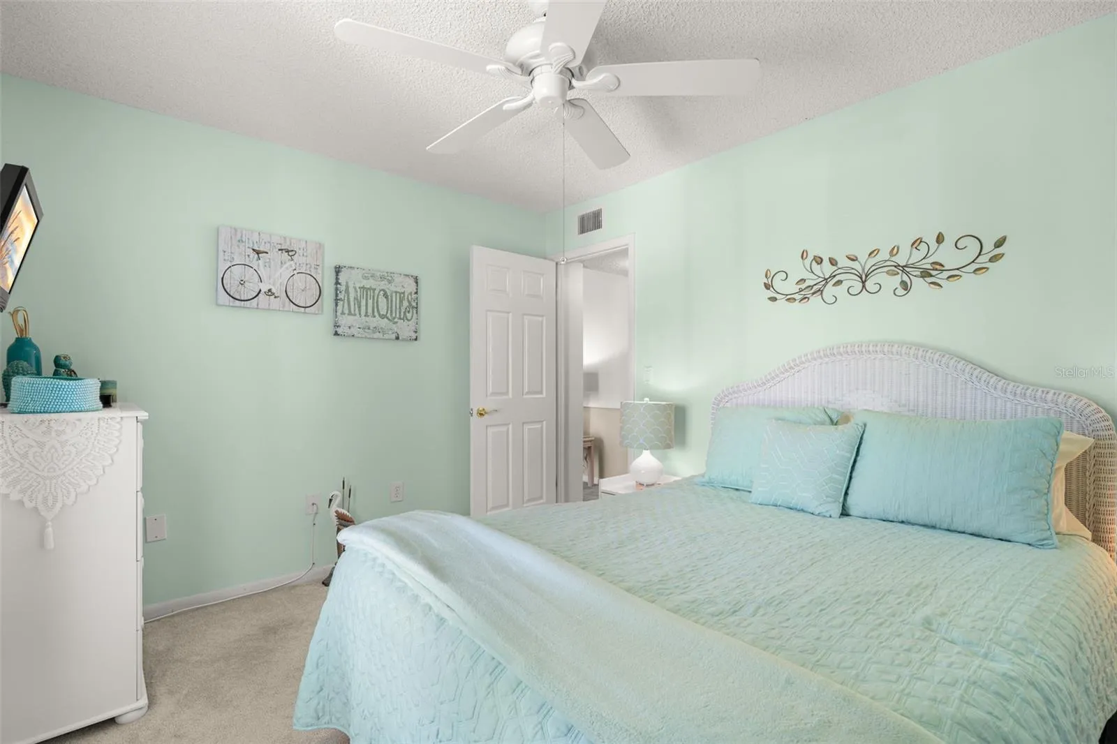 Guest bedroom