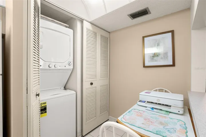 Washer/dryer in kitchen