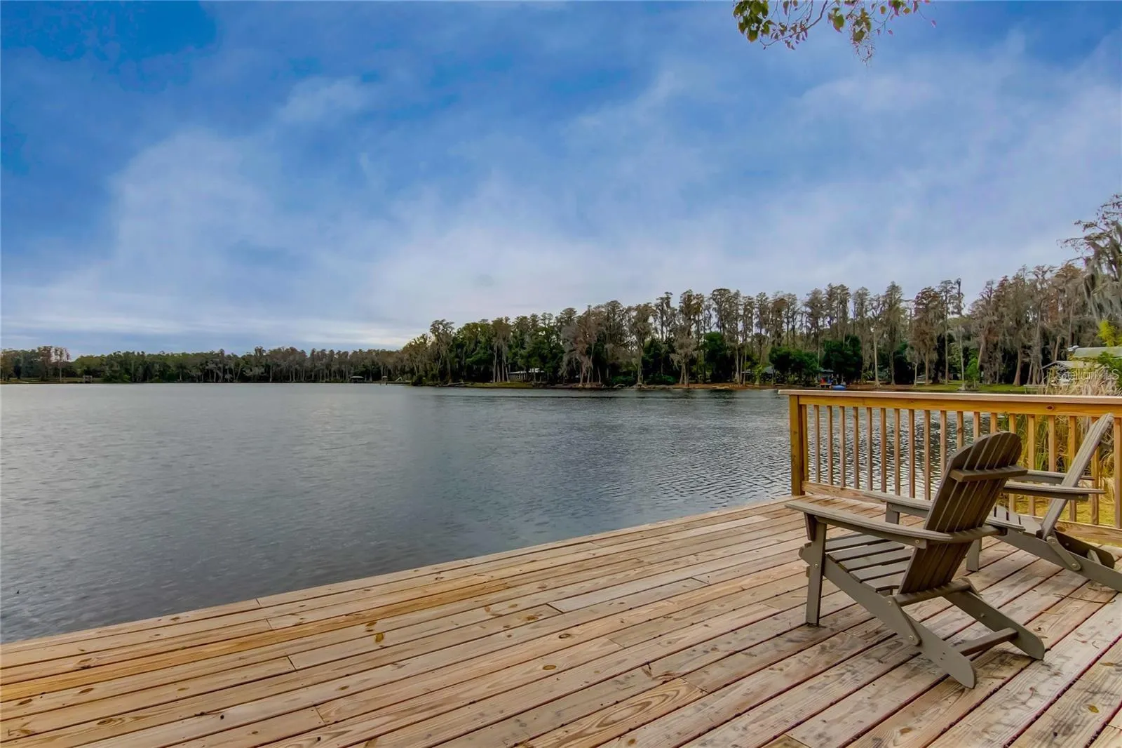 Lake Front Cottage with dock