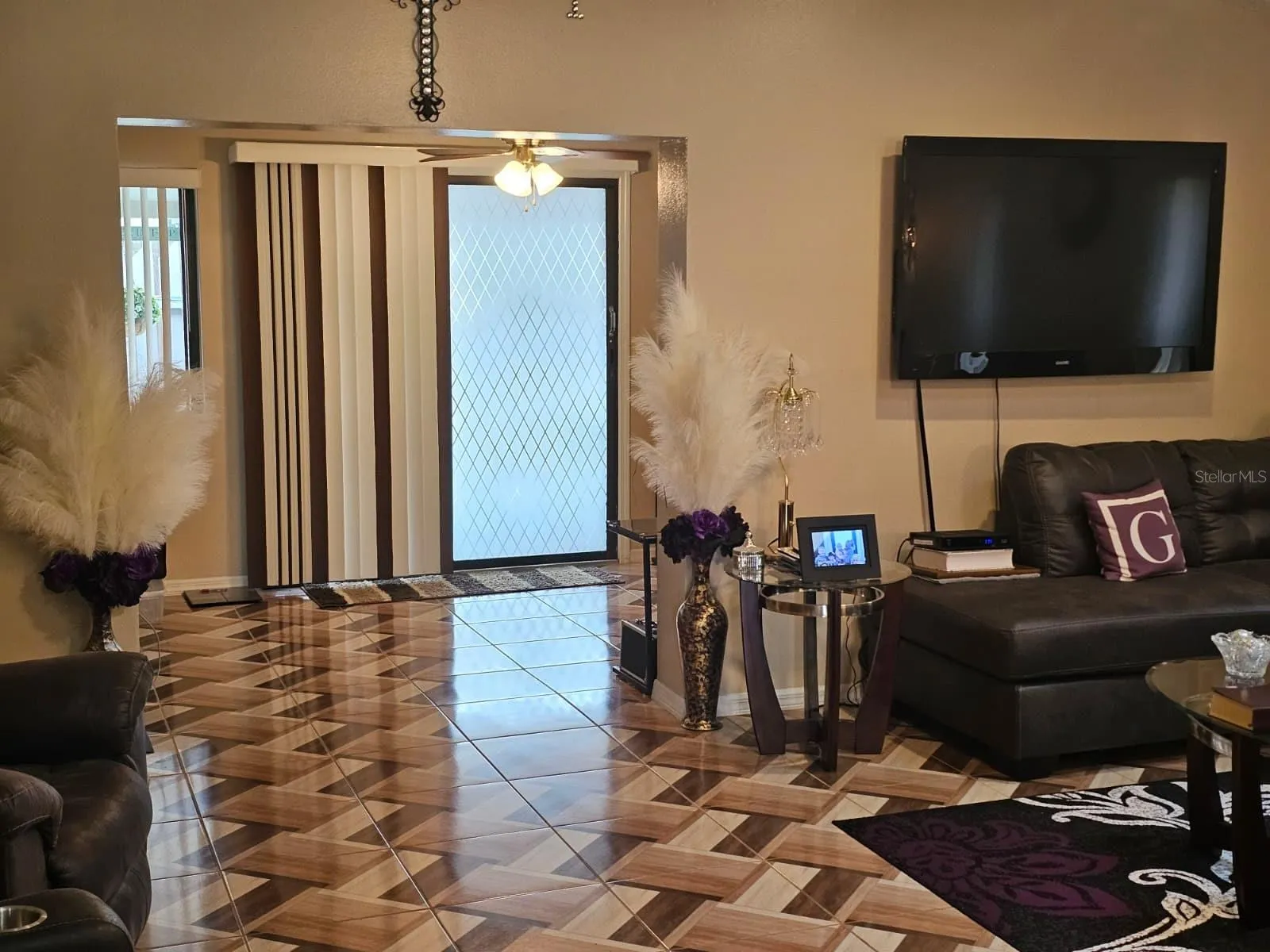 living room leading out to the bonus room or Florida room
