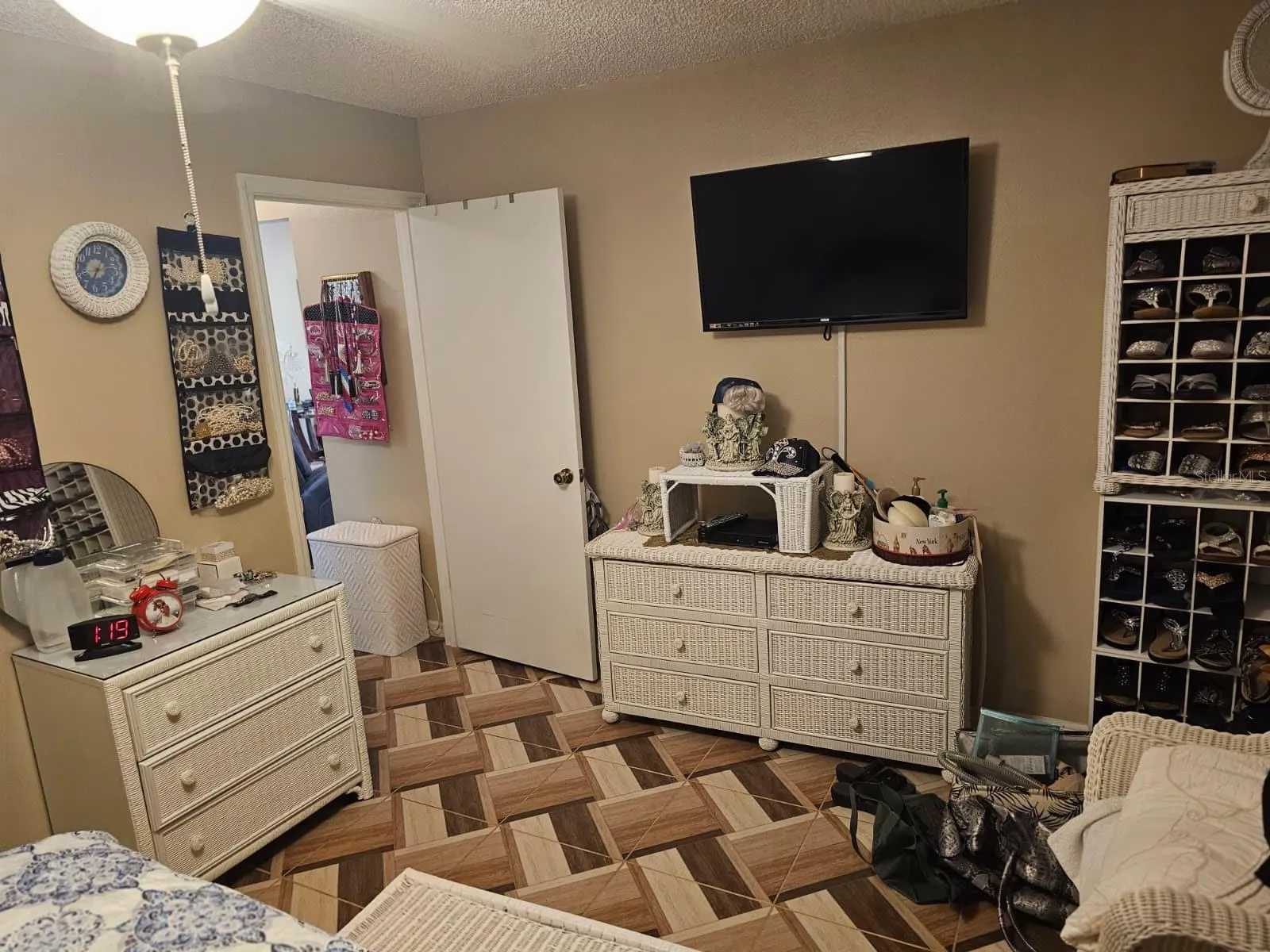 Guest bedroom with door to the hallway