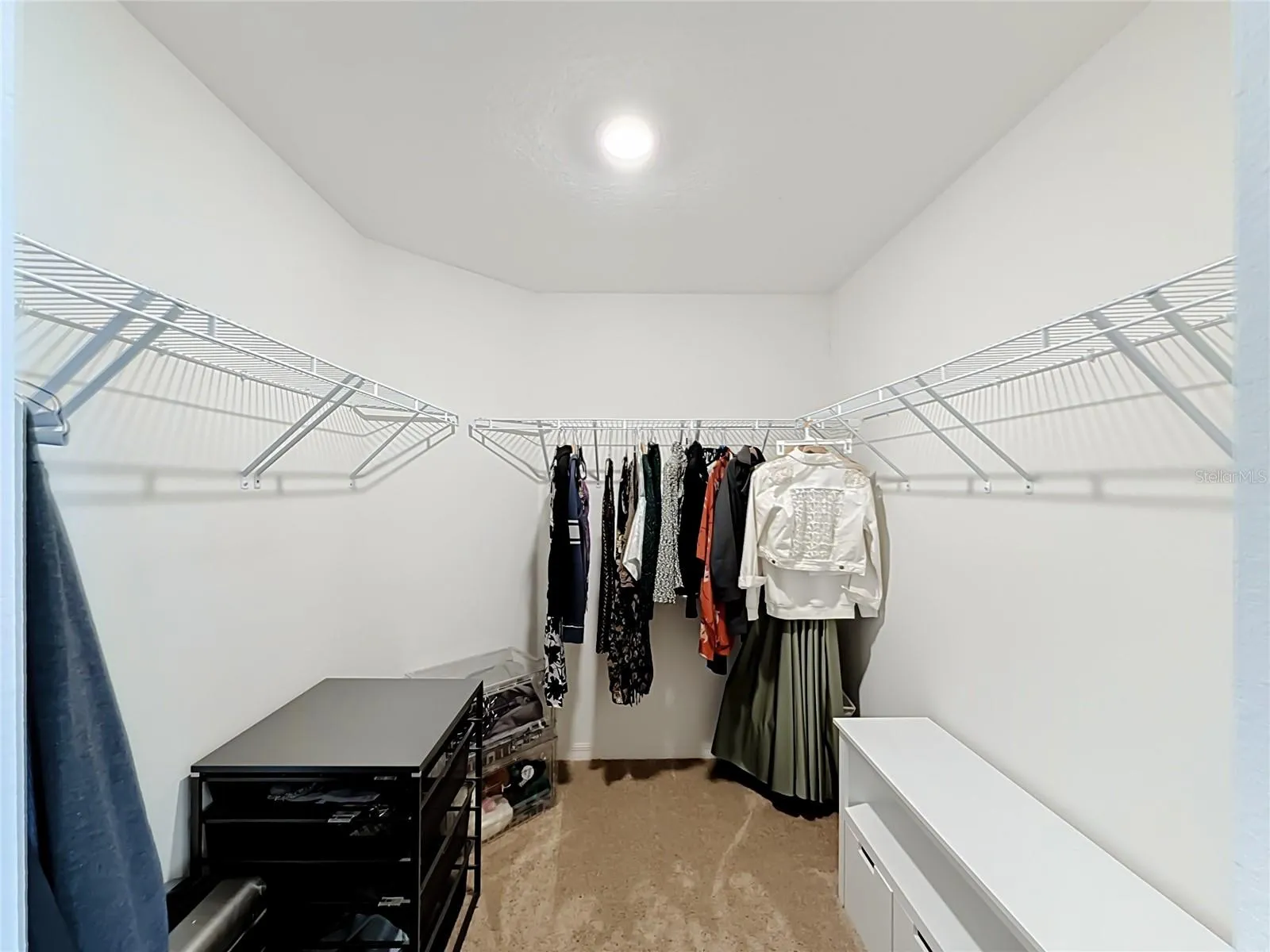 Master Bedroom Walk In Closet