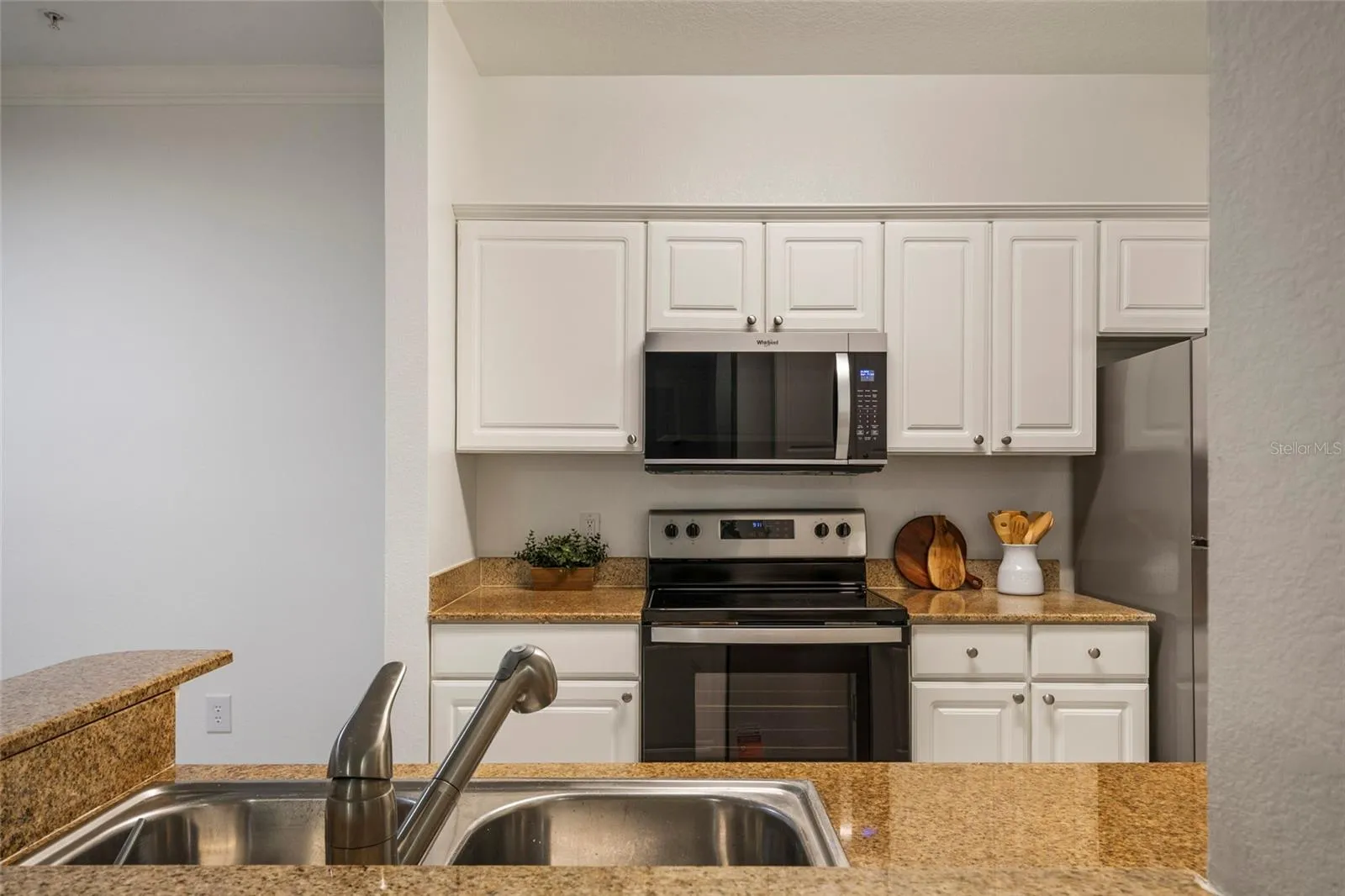 Stainless steel double sink with disposal, pull out faucet, plenty of counter space this kitchen is chef ready.