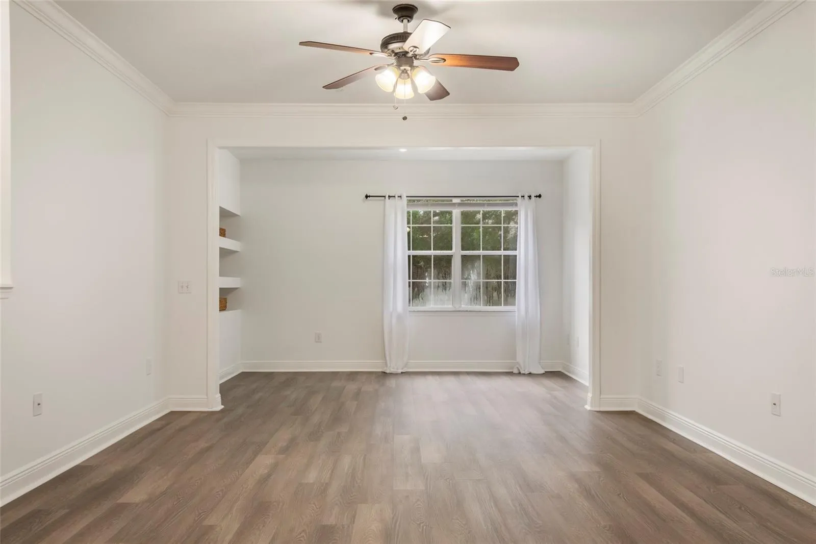 When standing in the dining area a full view of the generously sized family room/alcove room complete with a double window for a lovely view of the mature trees that surround the unit.