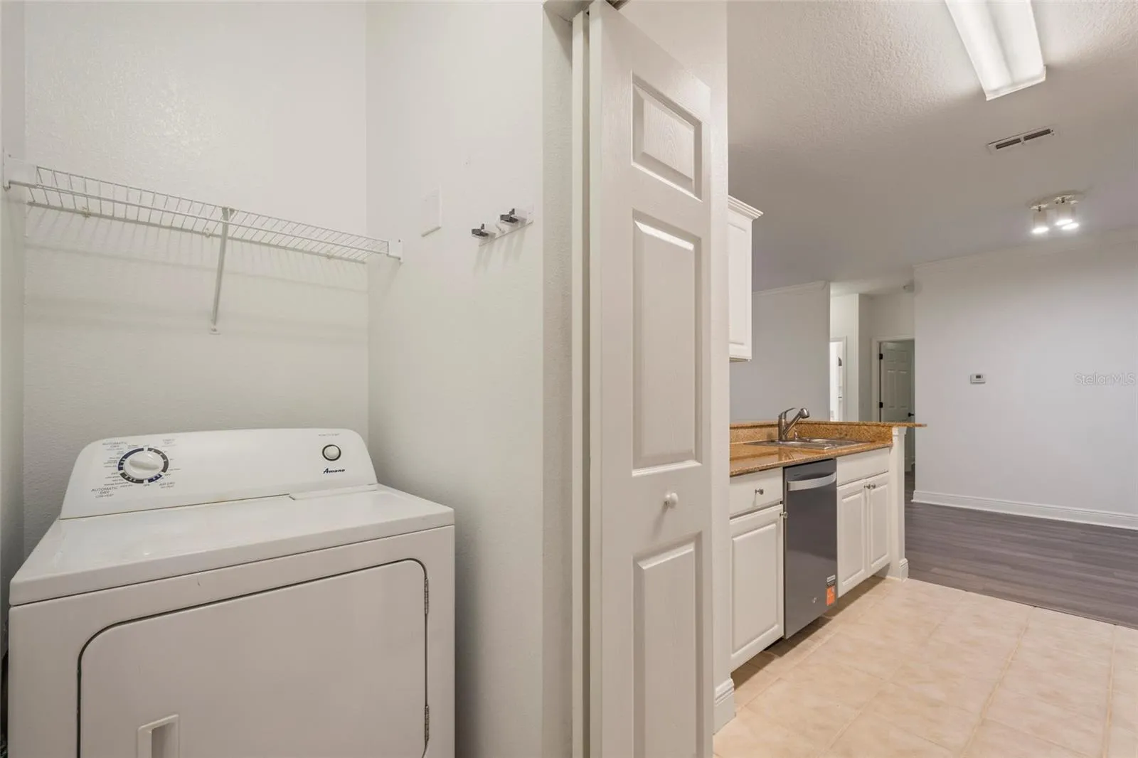 )Inside the laundry room you have a connections for washer and dryer(washer and dryer are negotiable) and have shelving over each of the appliances.