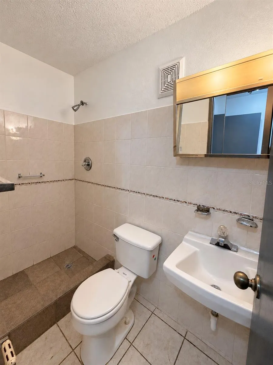 Upper-Level Bathroom #3