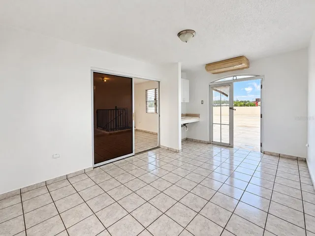 Upper-Level Second Flex Space