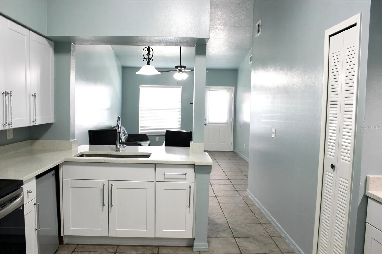 Kitchen-Living
