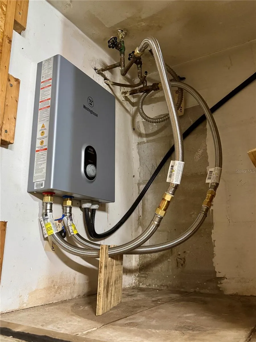 TANKLESS WATER HEATER
