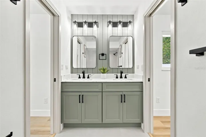 Jack &amp; Jill Bath