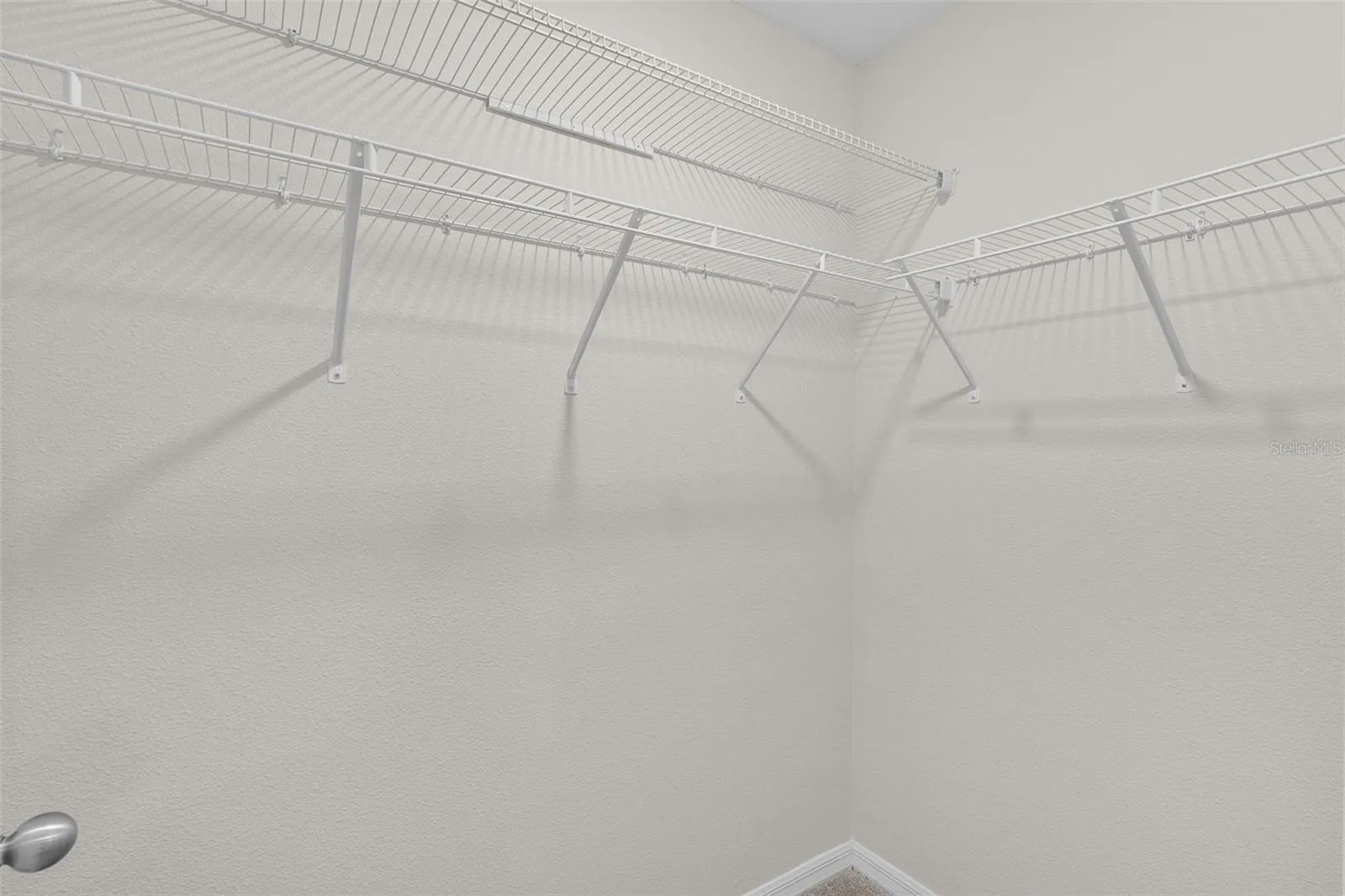 WALK IN CLOSET