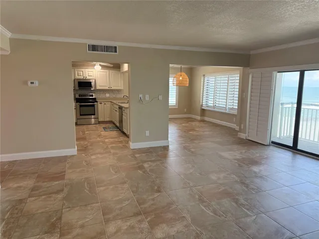 Living room/kitchen/dining