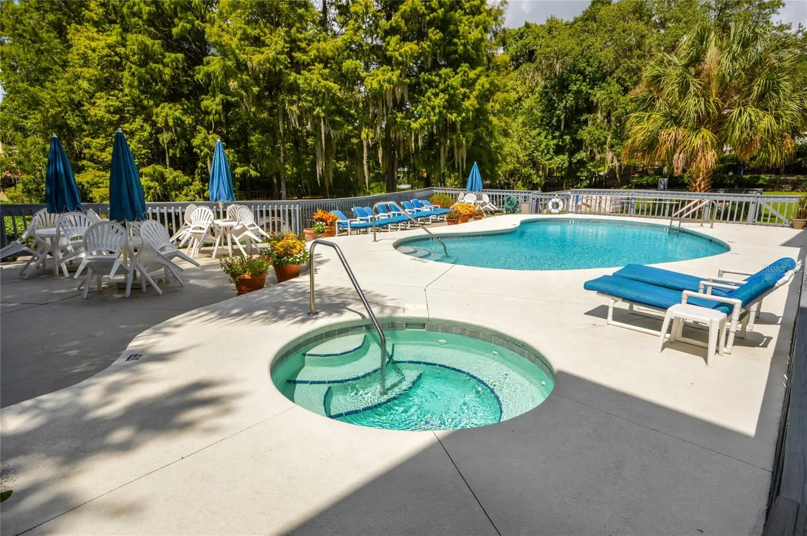 Heated pool/hot tub