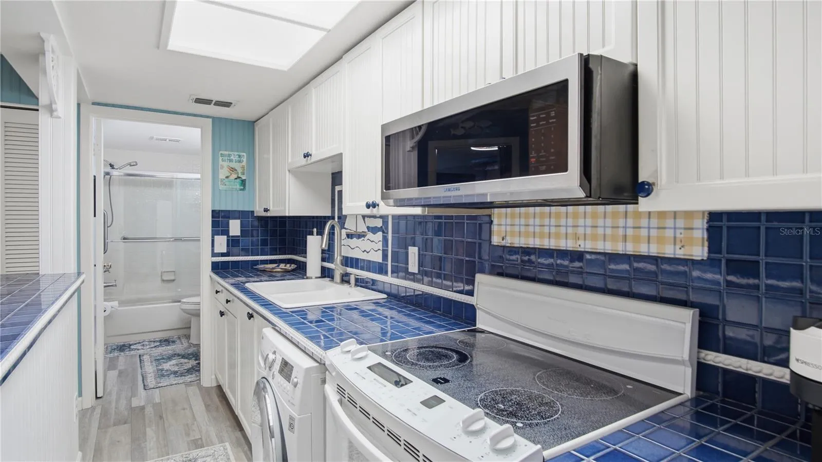 Kitchen area Stove & Washer