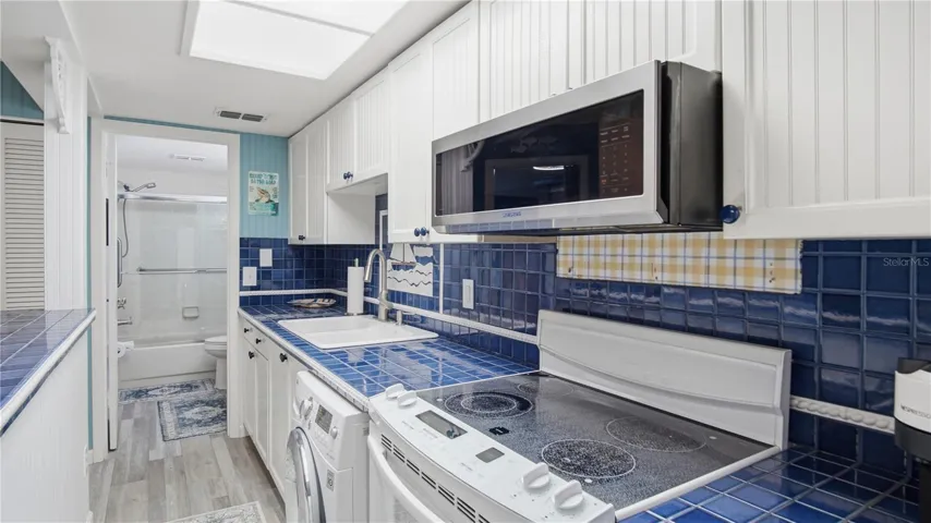 Kitchen area Stove & Washer