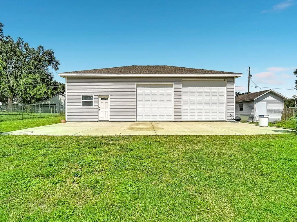 Detached garage