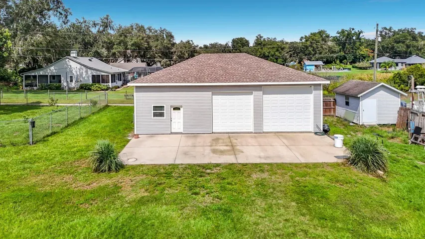 Detached garage