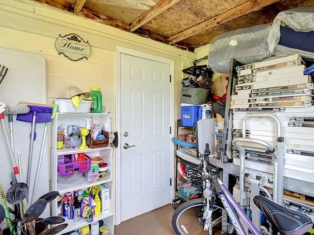 Main House Porch/laundry