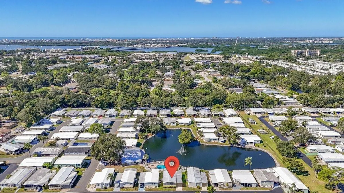 Close to Shopping and the Beaches!