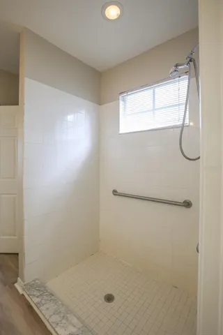 Primary Bath (en-suite)