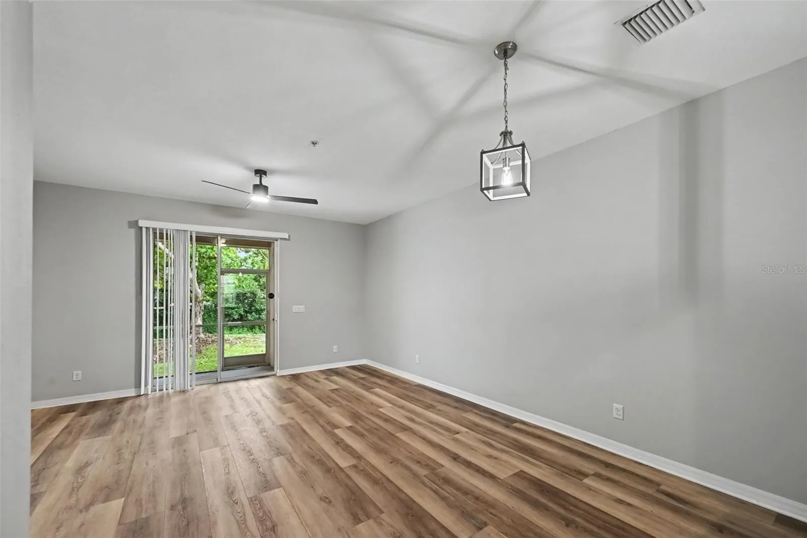 New high end laminate flooring