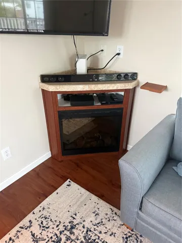 Fire Place &amp; TV