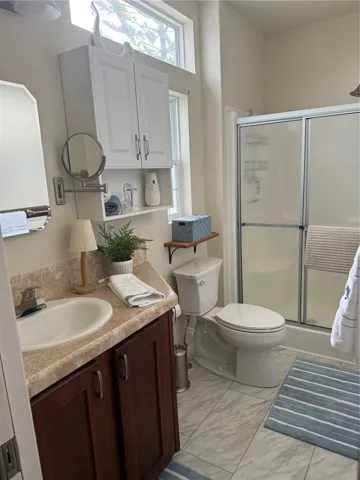 Bathroom w shower