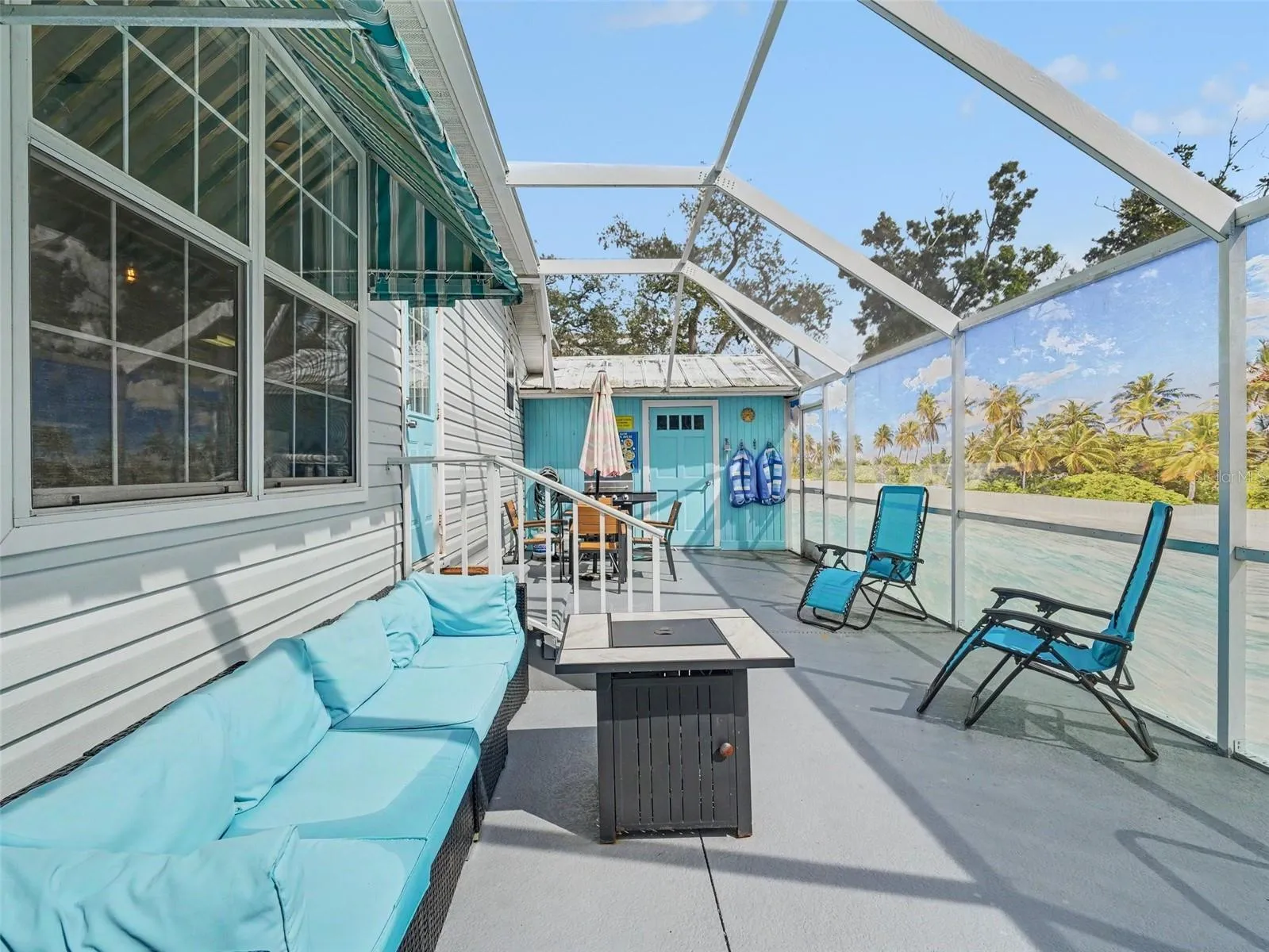 Pool area with privacy screen