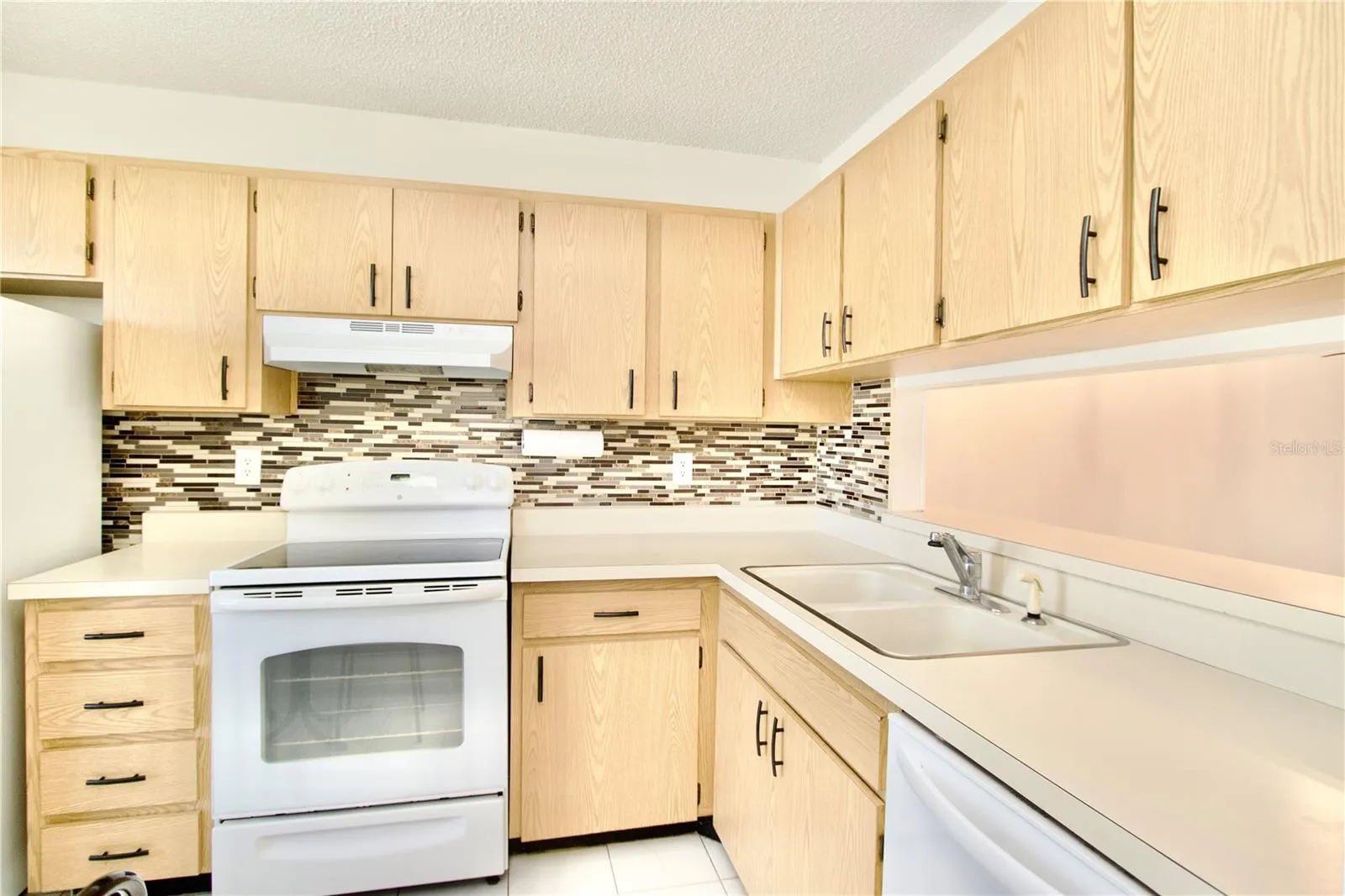 Kitchen with Breakfast Bar