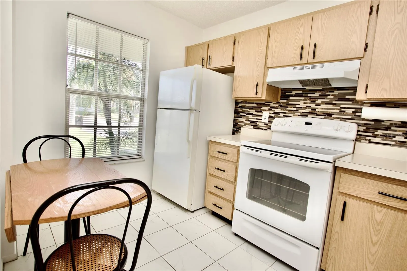Eat-In Kitchen