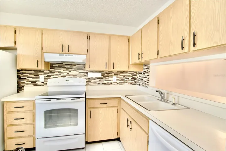 Kitchen with Breakfast Bar