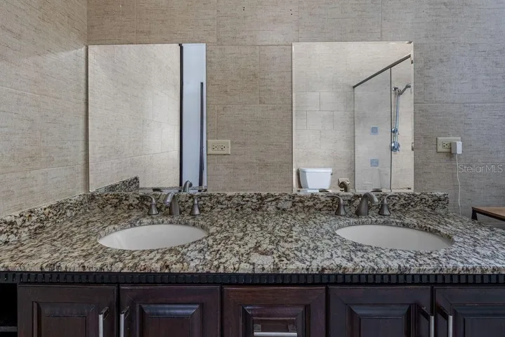 Main Bathroom (Inside Main Room)