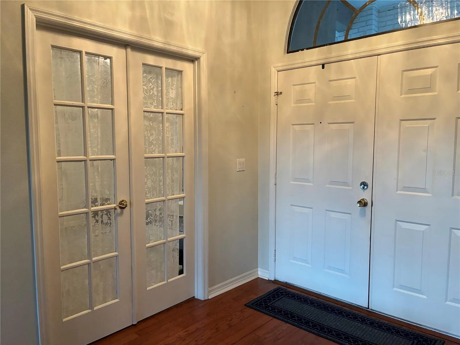 ENTRY TO OFFICE/DEN