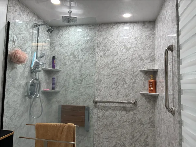 MASTER SHOWER COED