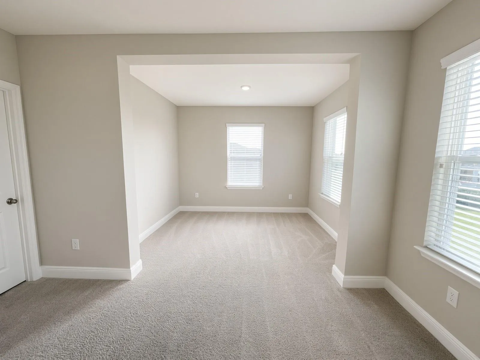 Master Suite/Sitting Area
